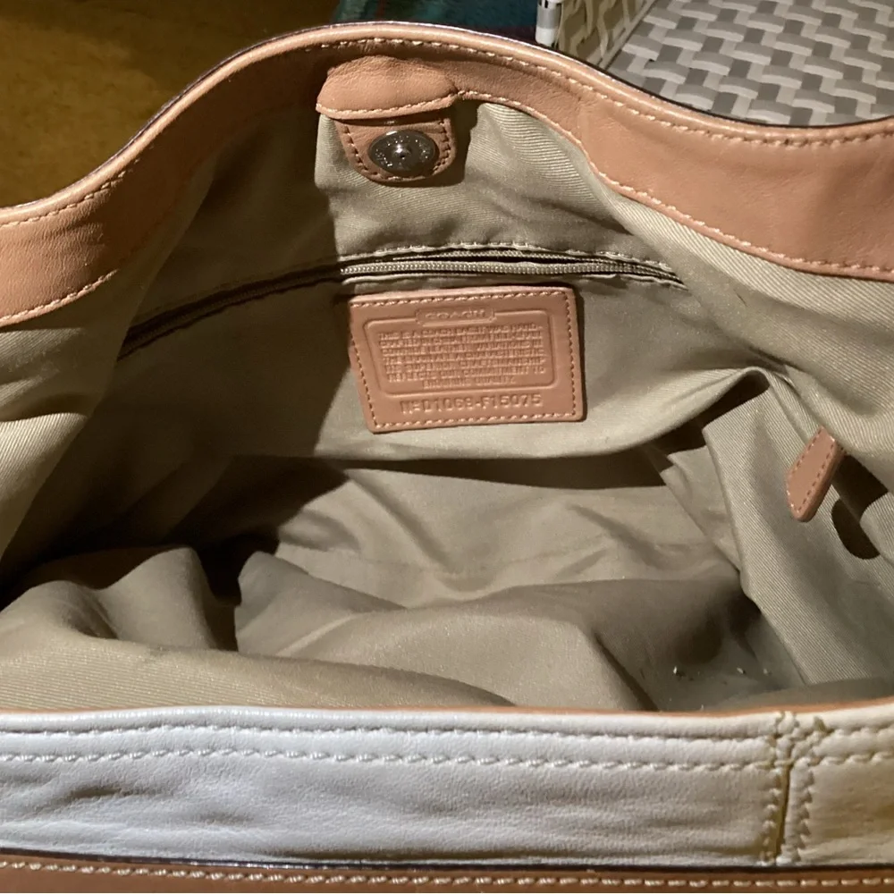 Coach Soho Lynn Hobo Buckle Bag  D1069-F15075 - Picture 5 of 13